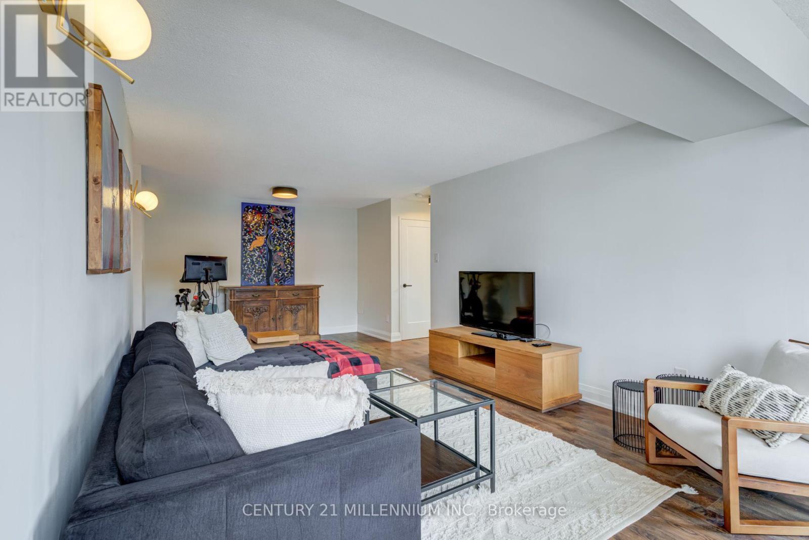 330 Rathburn Road West — photo 14