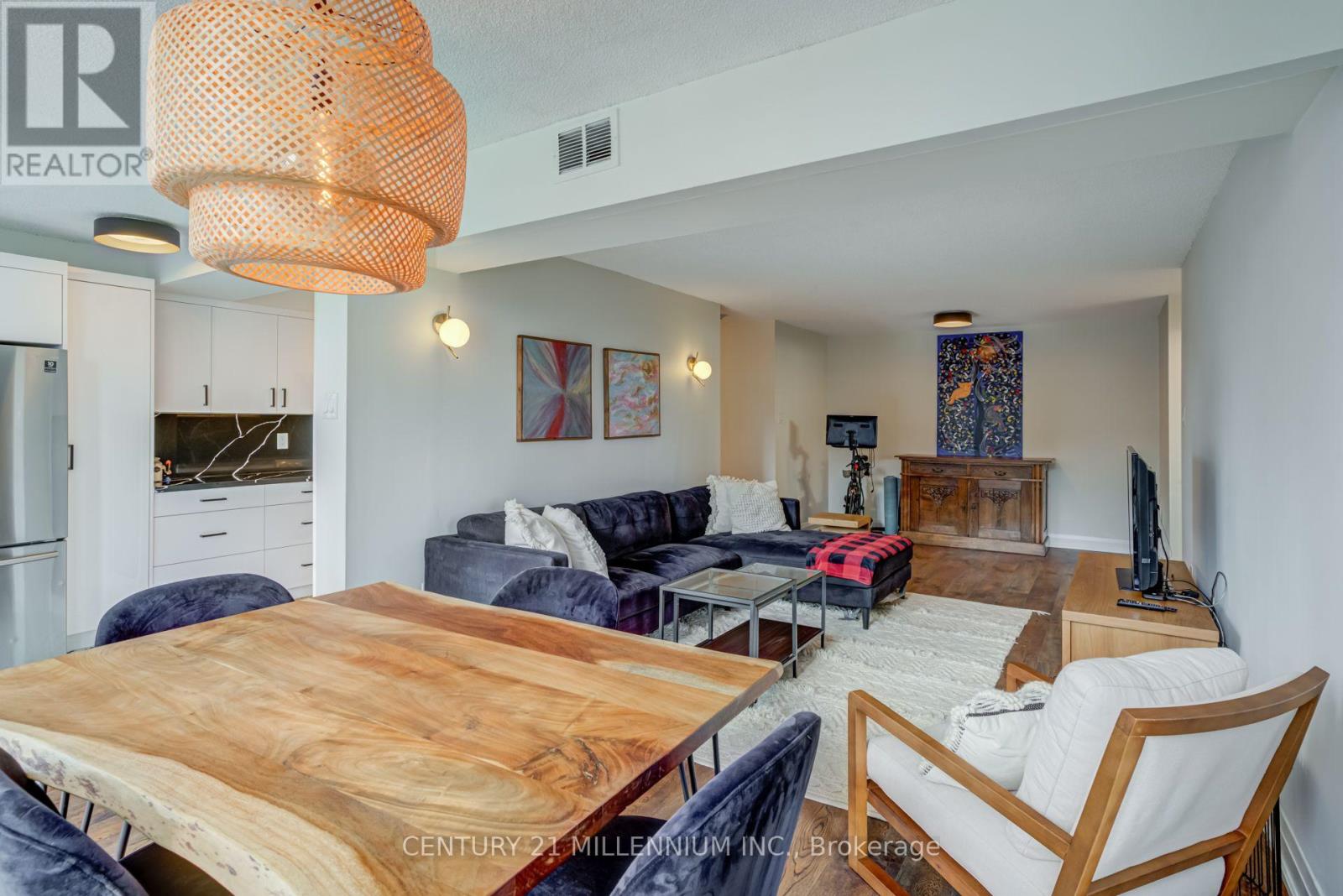330 Rathburn Road West — photo 15