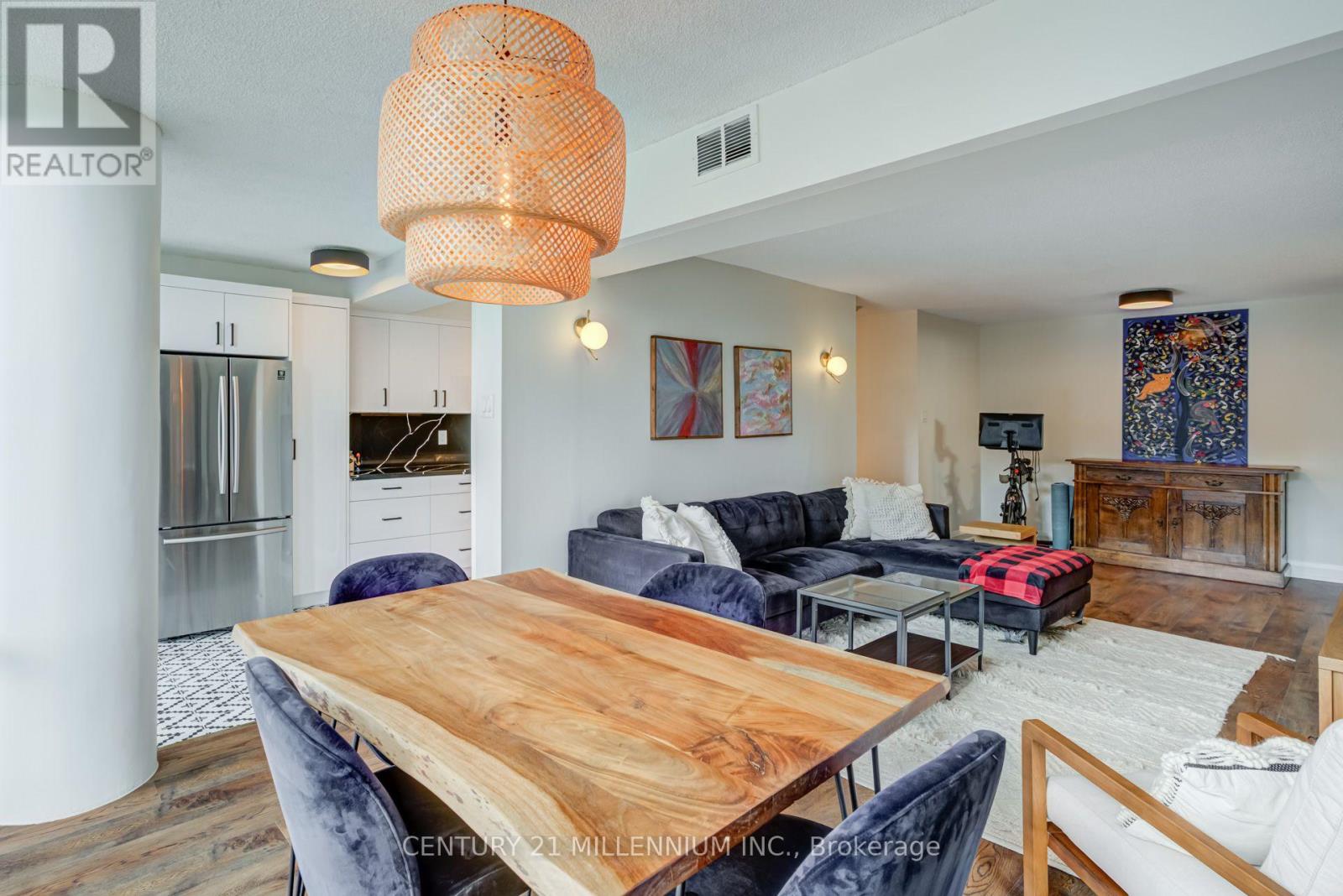 330 Rathburn Road West — photo 16
