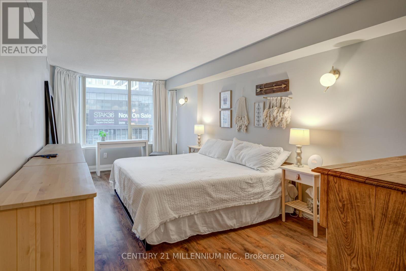 330 Rathburn Road West — photo 22