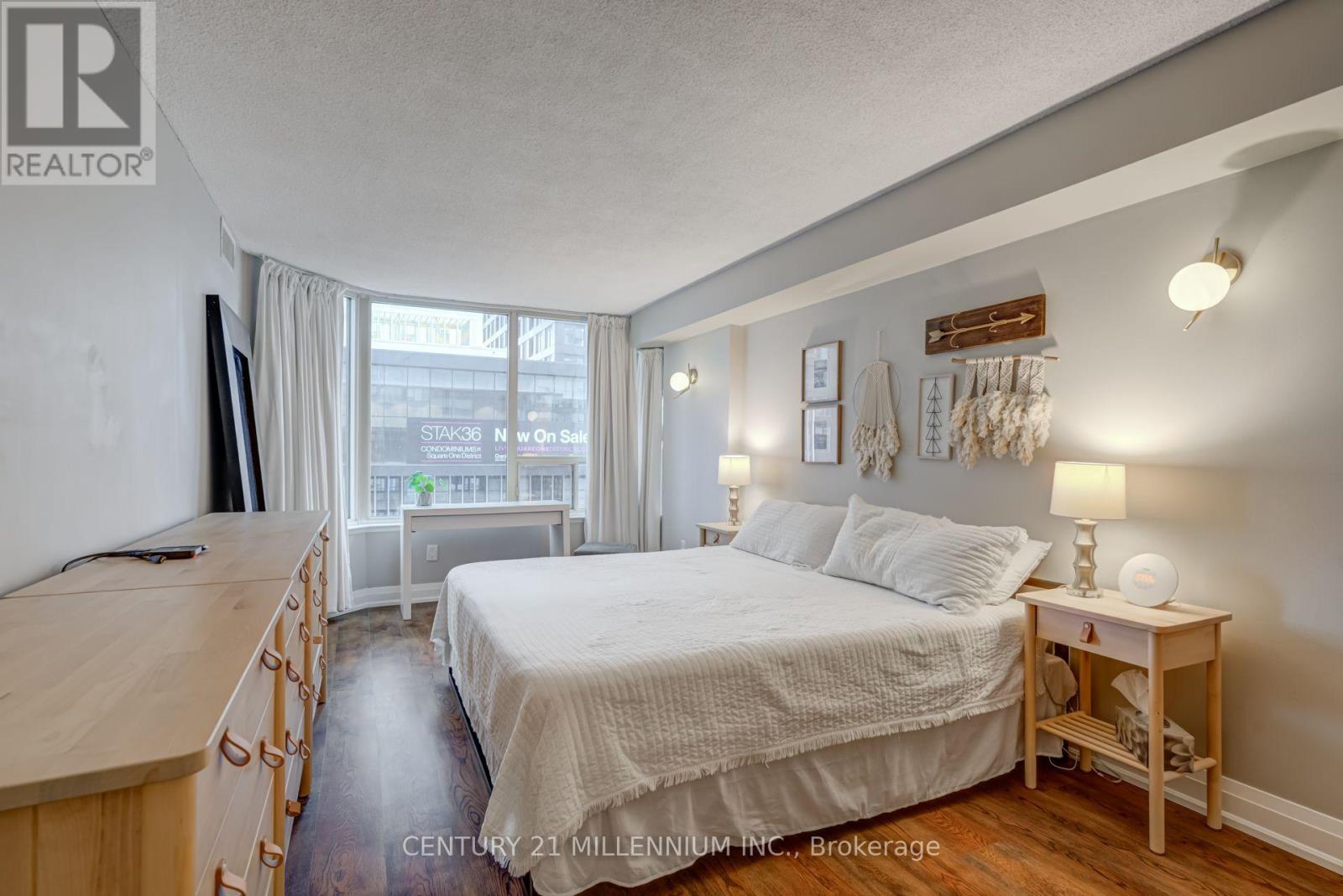 330 Rathburn Road West — photo 23