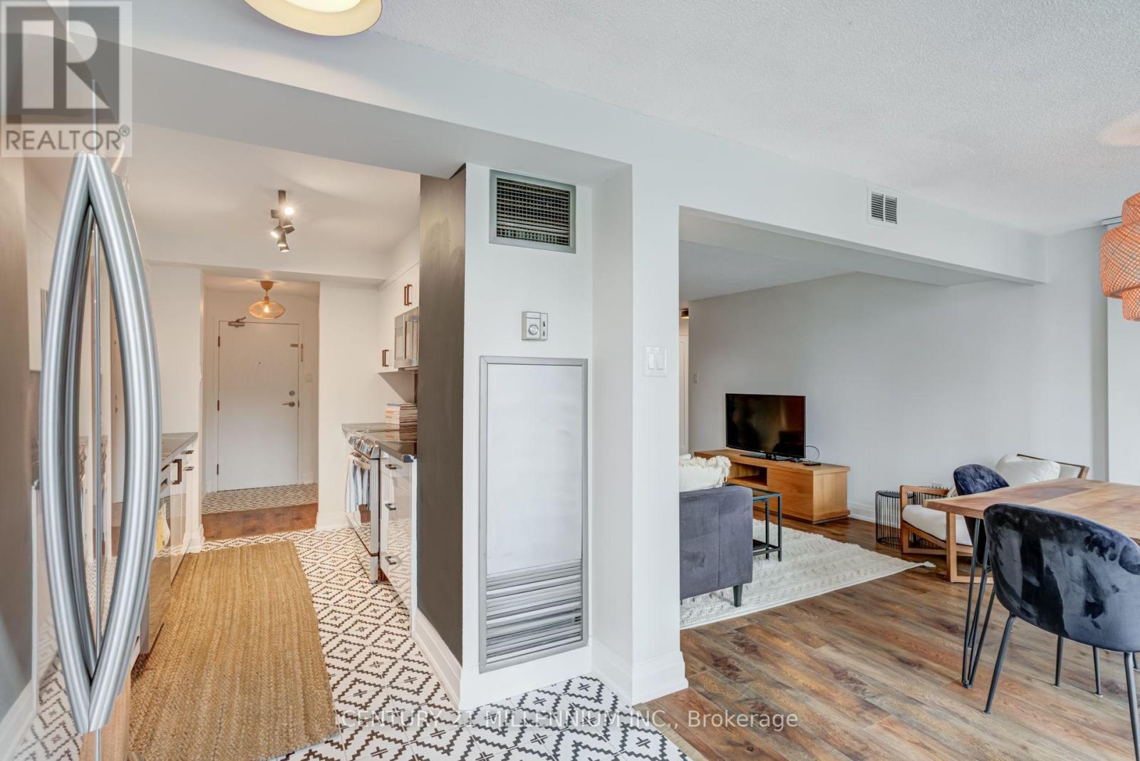330 Rathburn Road West — photo 8