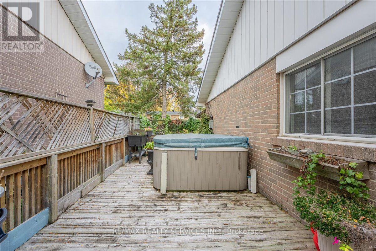 53 WINDERMERE COURT - 32