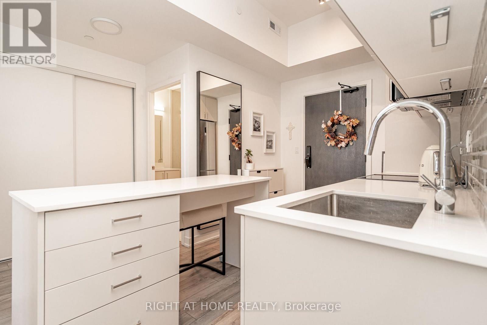 1005 Dundas Street East — photo 13