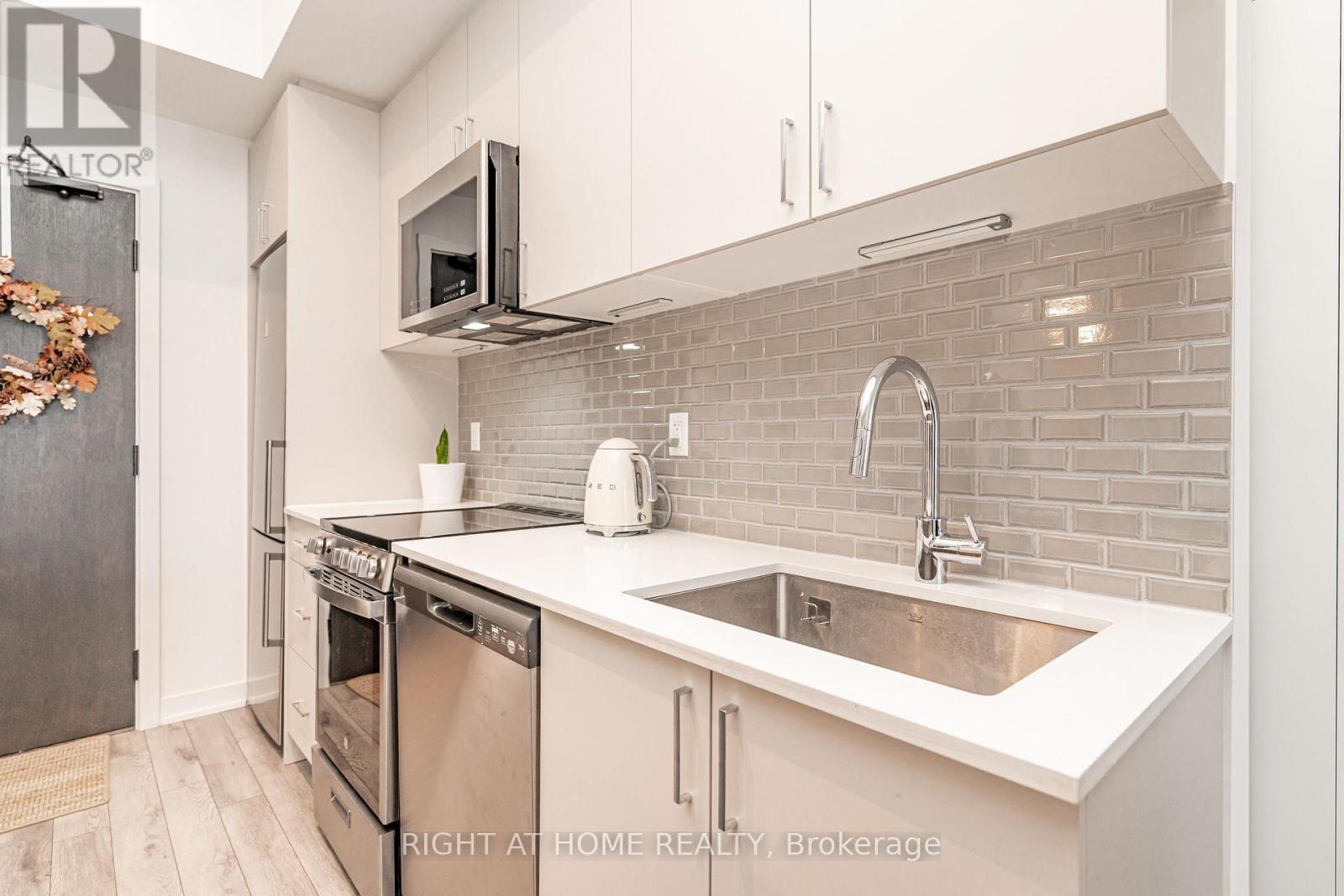 1005 Dundas Street East — photo 14