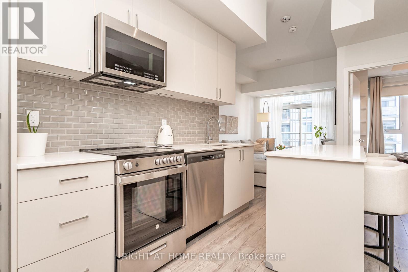 1005 Dundas Street East — photo 15