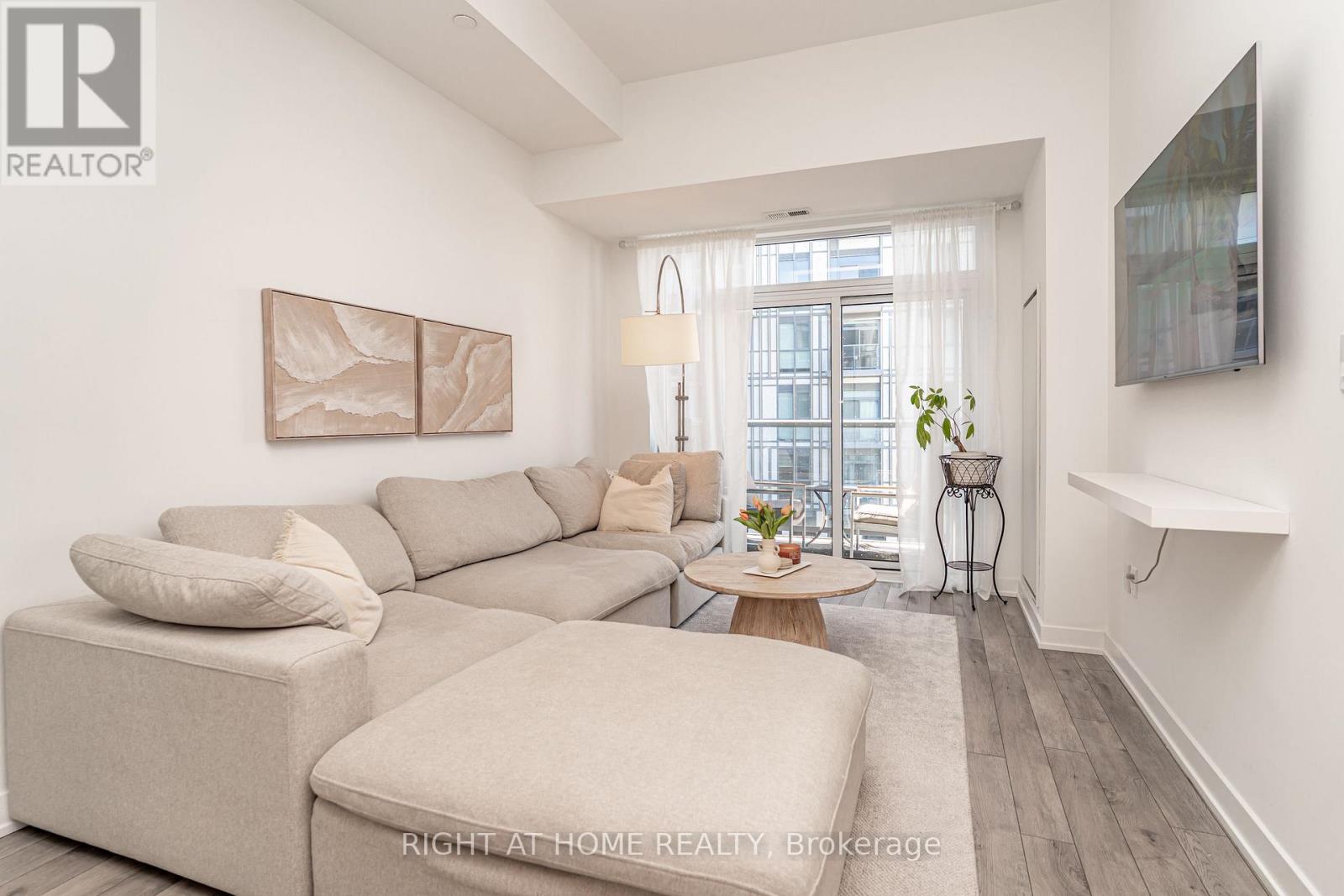 1005 Dundas Street East — photo 17