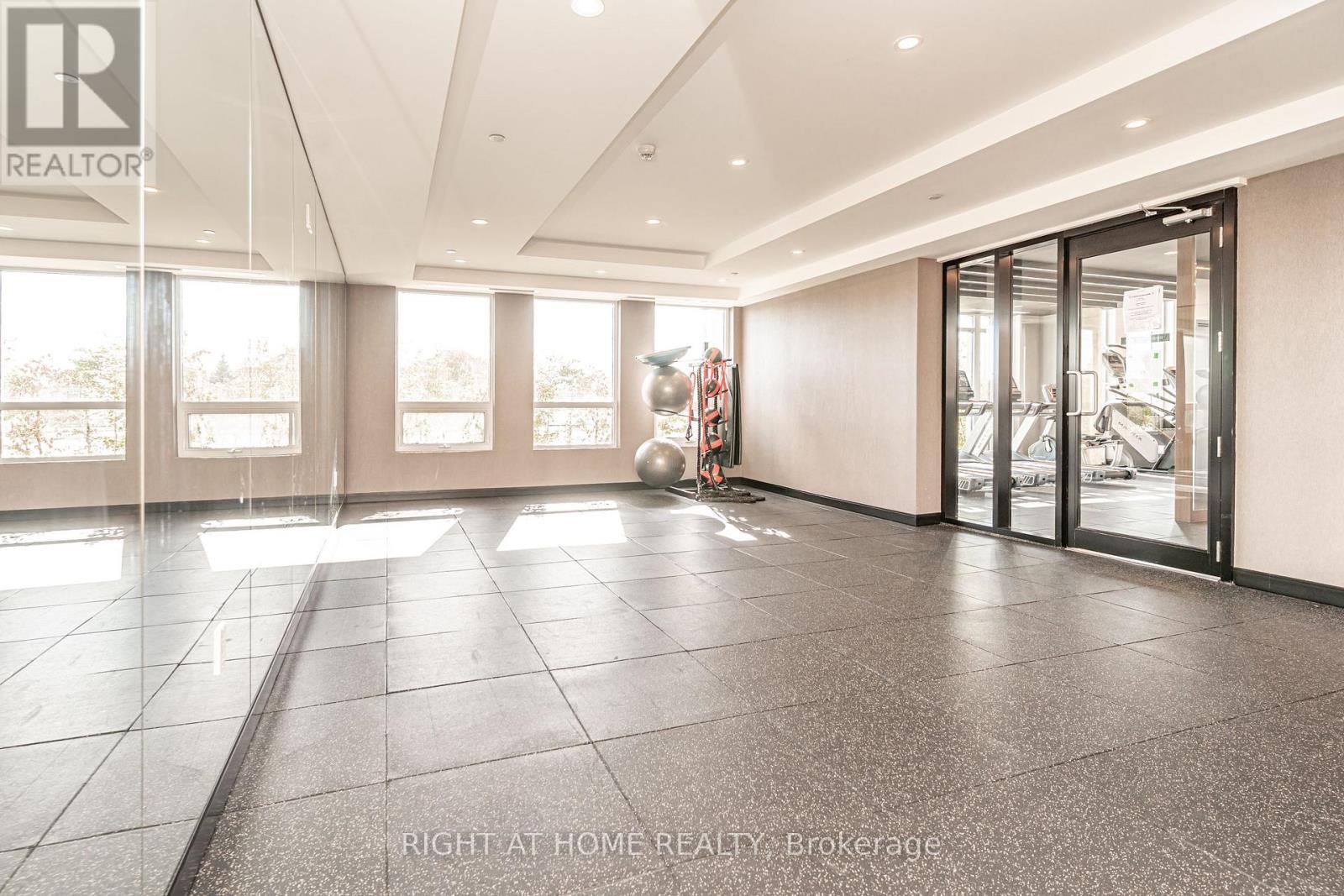 1005 Dundas Street East — photo 37