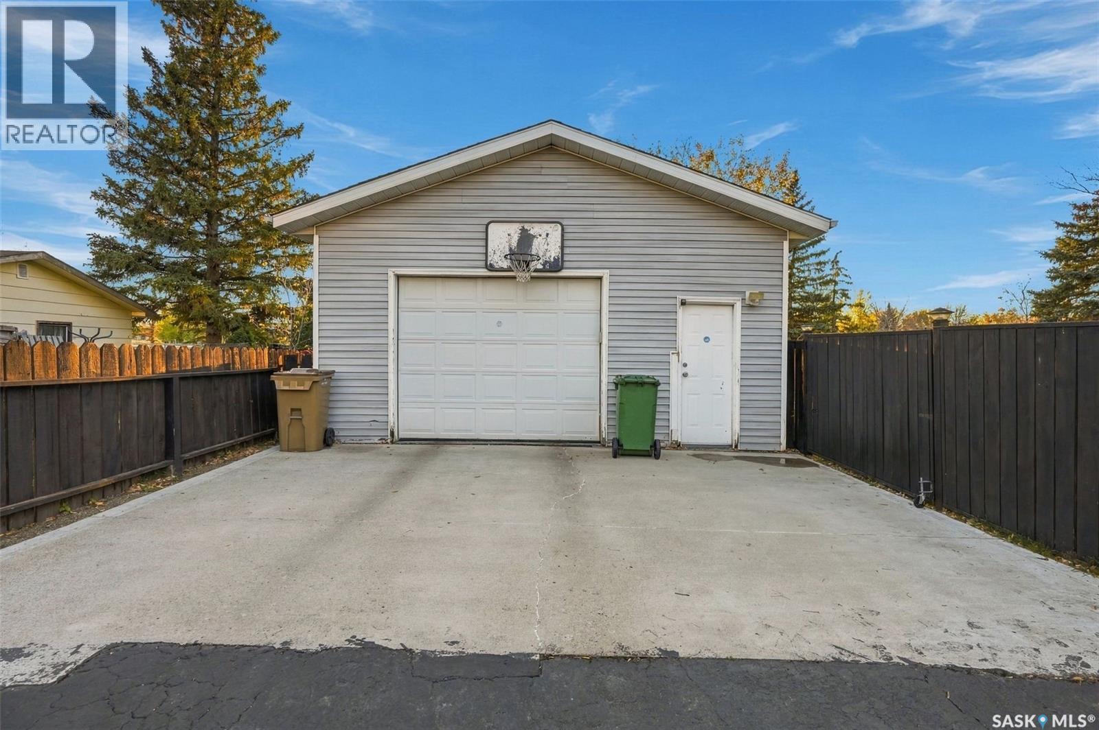 98 Magee CRESCENT - 36