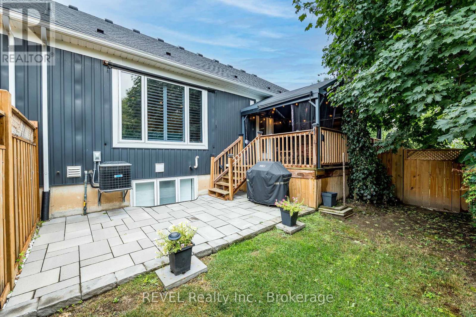 18 Princeton Common Street — photo 40