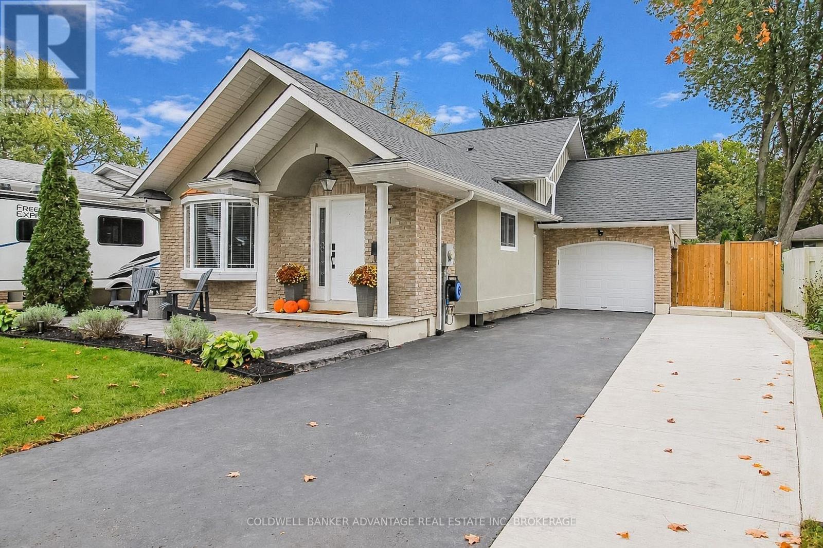 11 Fallingbrook Drive