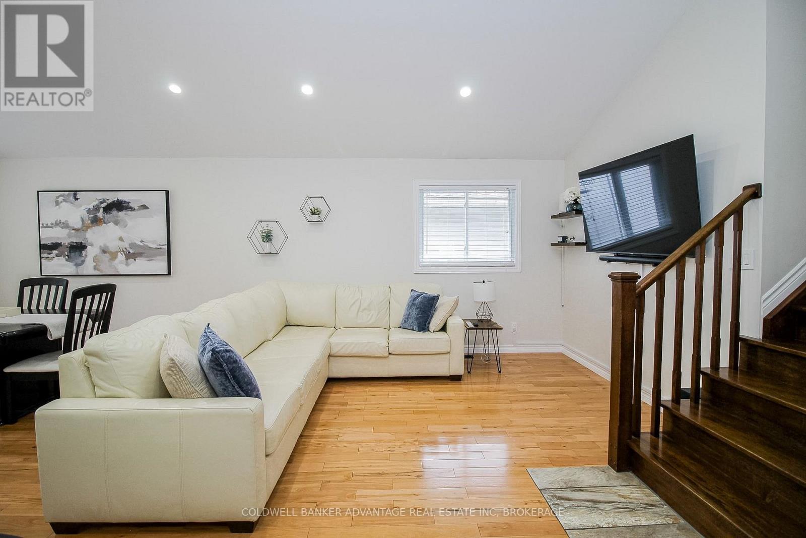 11 FALLINGBROOK DRIVE - 10