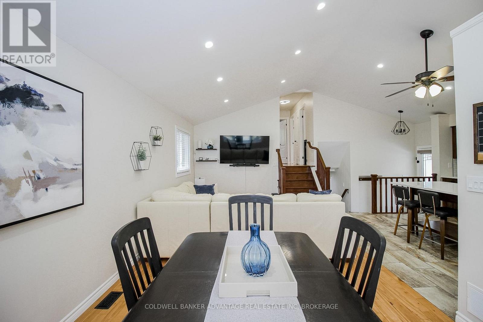 11 FALLINGBROOK DRIVE - 15