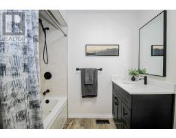 11 Fallingbrook Drive, Pelham, ON L0S1E0 Photo 18