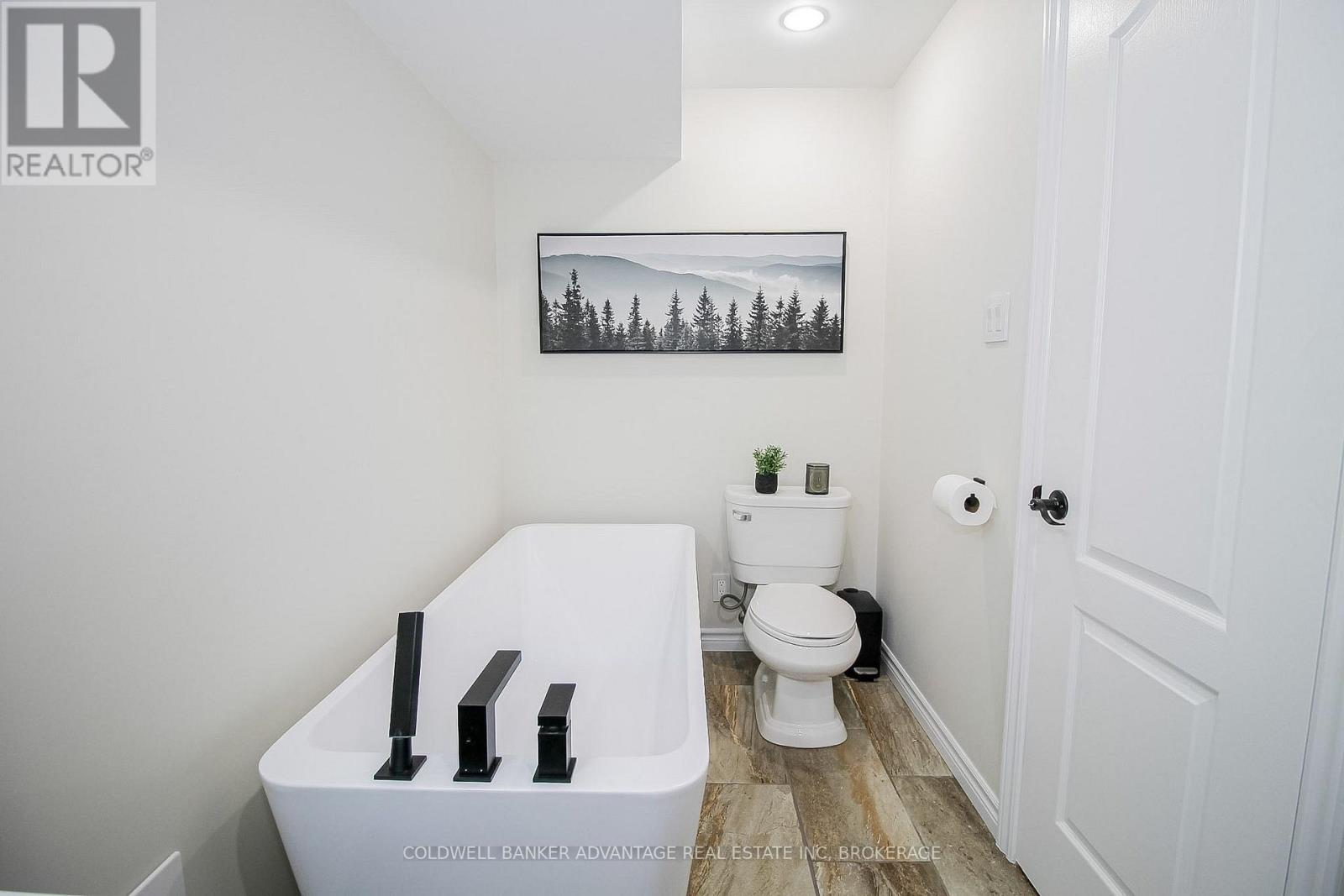11 FALLINGBROOK DRIVE - 25