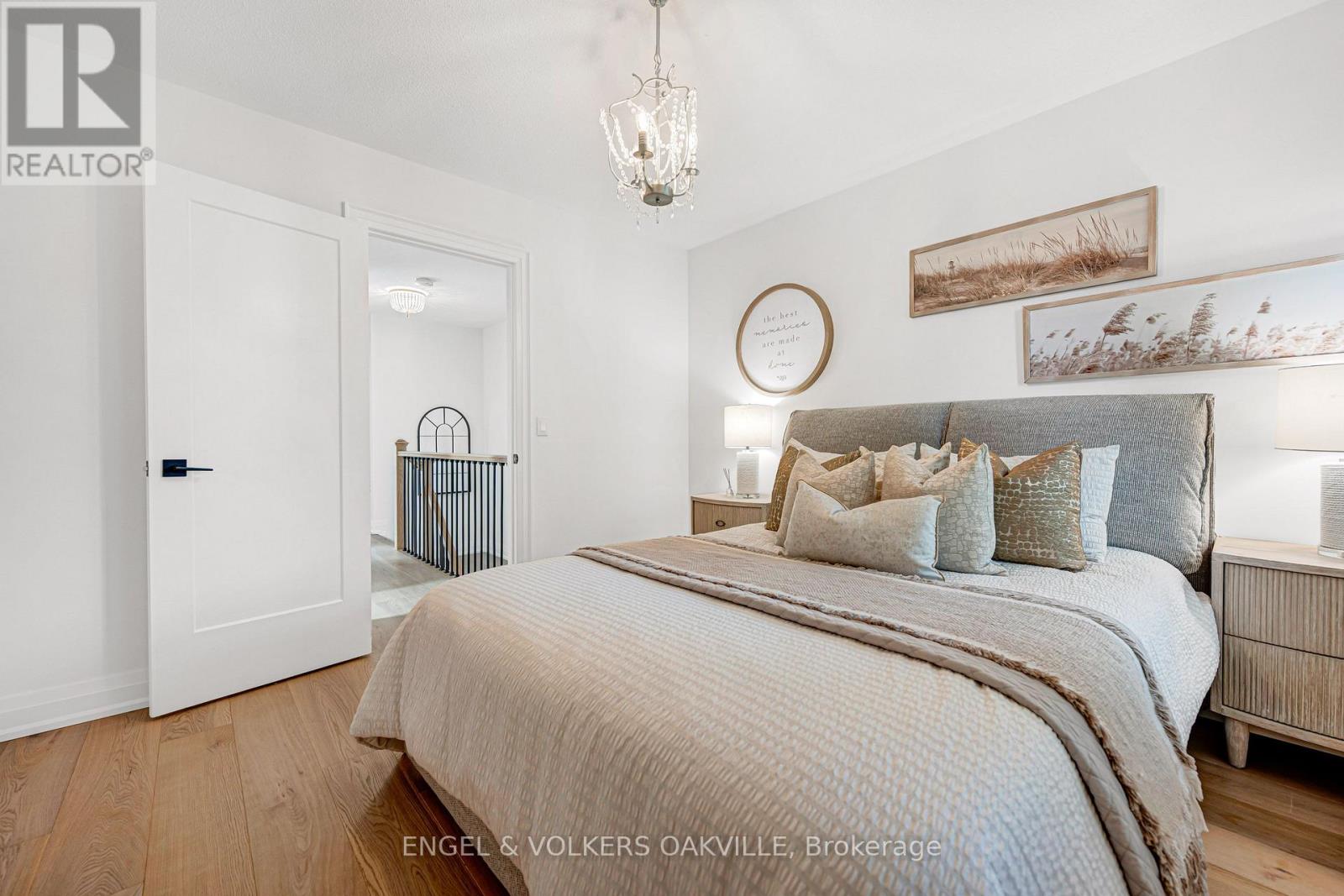 2592 Castle Hill Crescent — photo 36