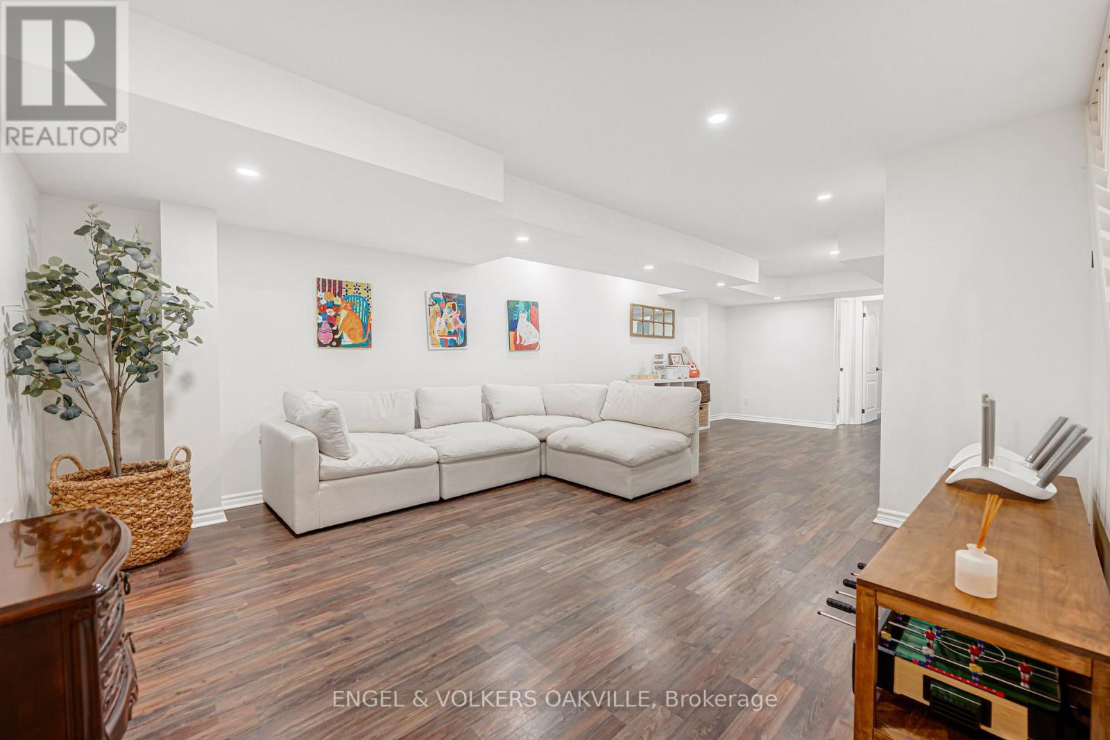 2592 Castle Hill Crescent — photo 38
