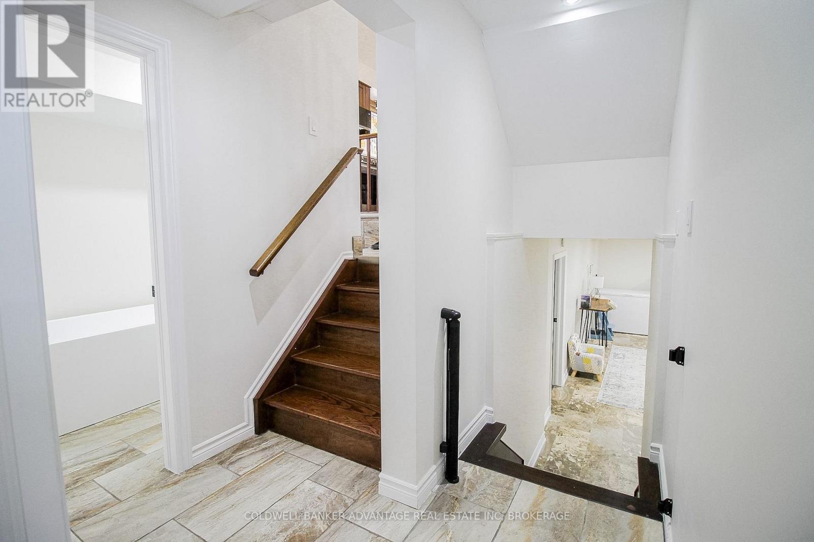 11 FALLINGBROOK DRIVE - 32