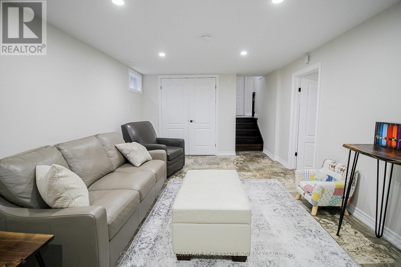 11 FALLINGBROOK DRIVE - 34