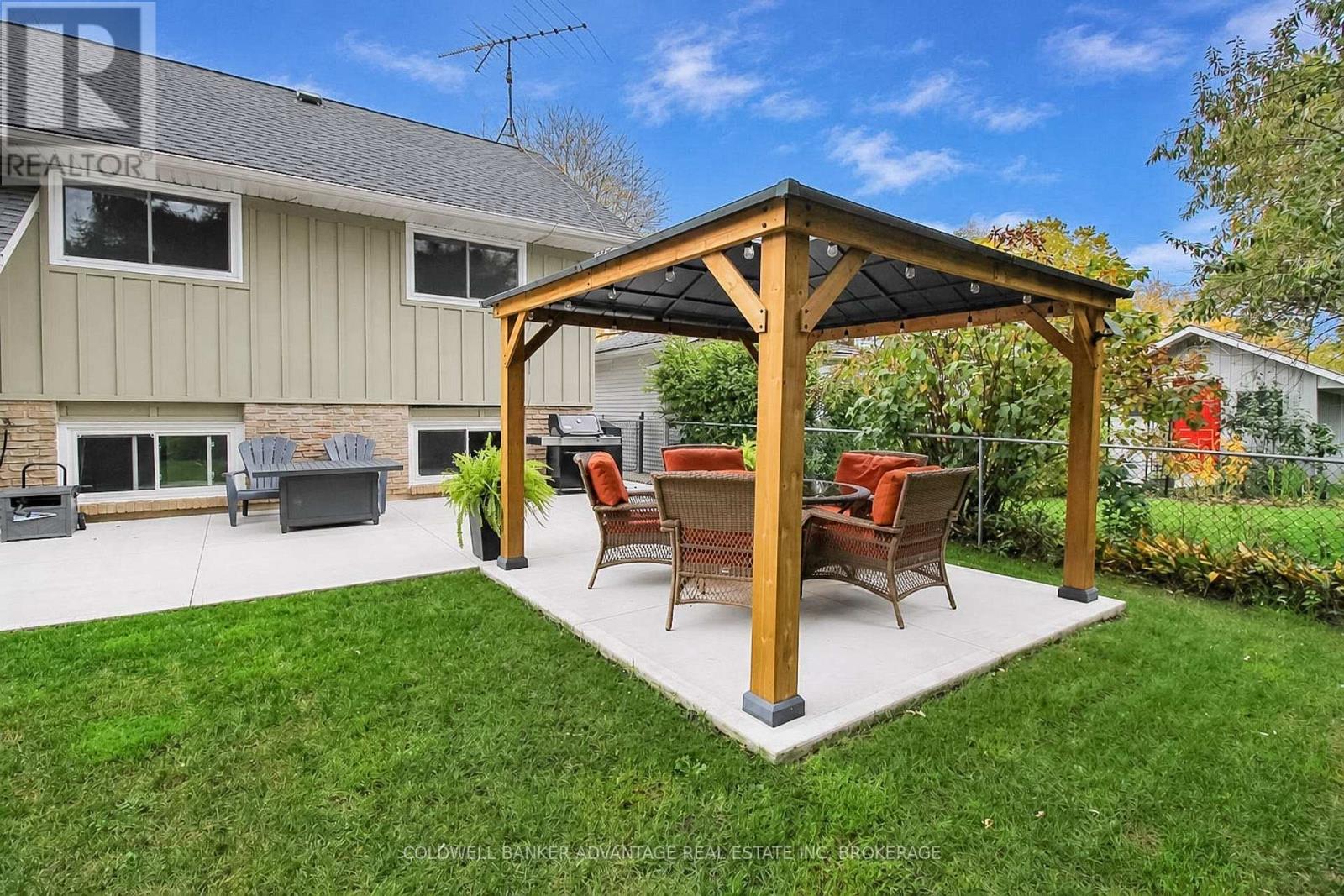 11 FALLINGBROOK DRIVE - 40