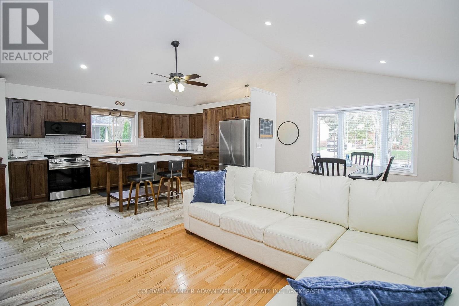 11 FALLINGBROOK DRIVE - 5