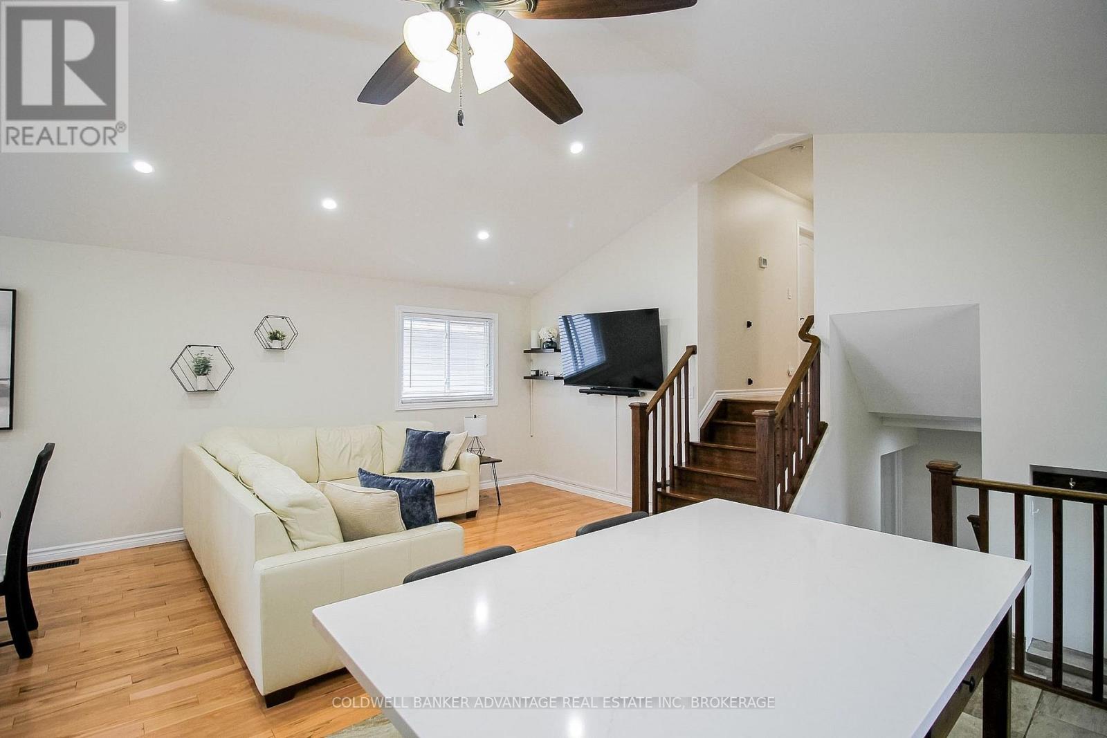 11 FALLINGBROOK DRIVE - 9