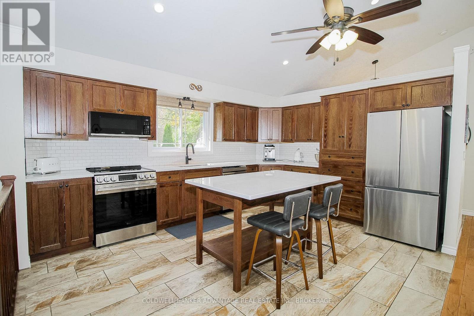 11 FALLINGBROOK DRIVE - 7