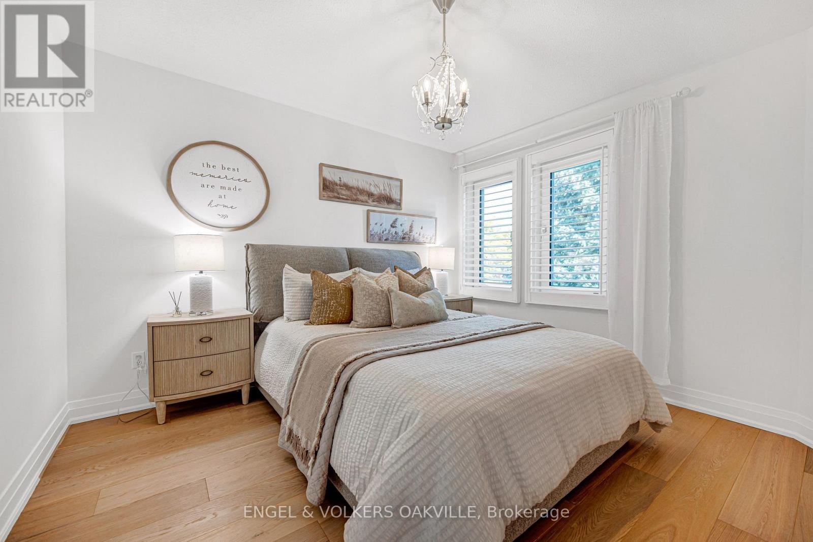 2592 Castle Hill Crescent — photo 35