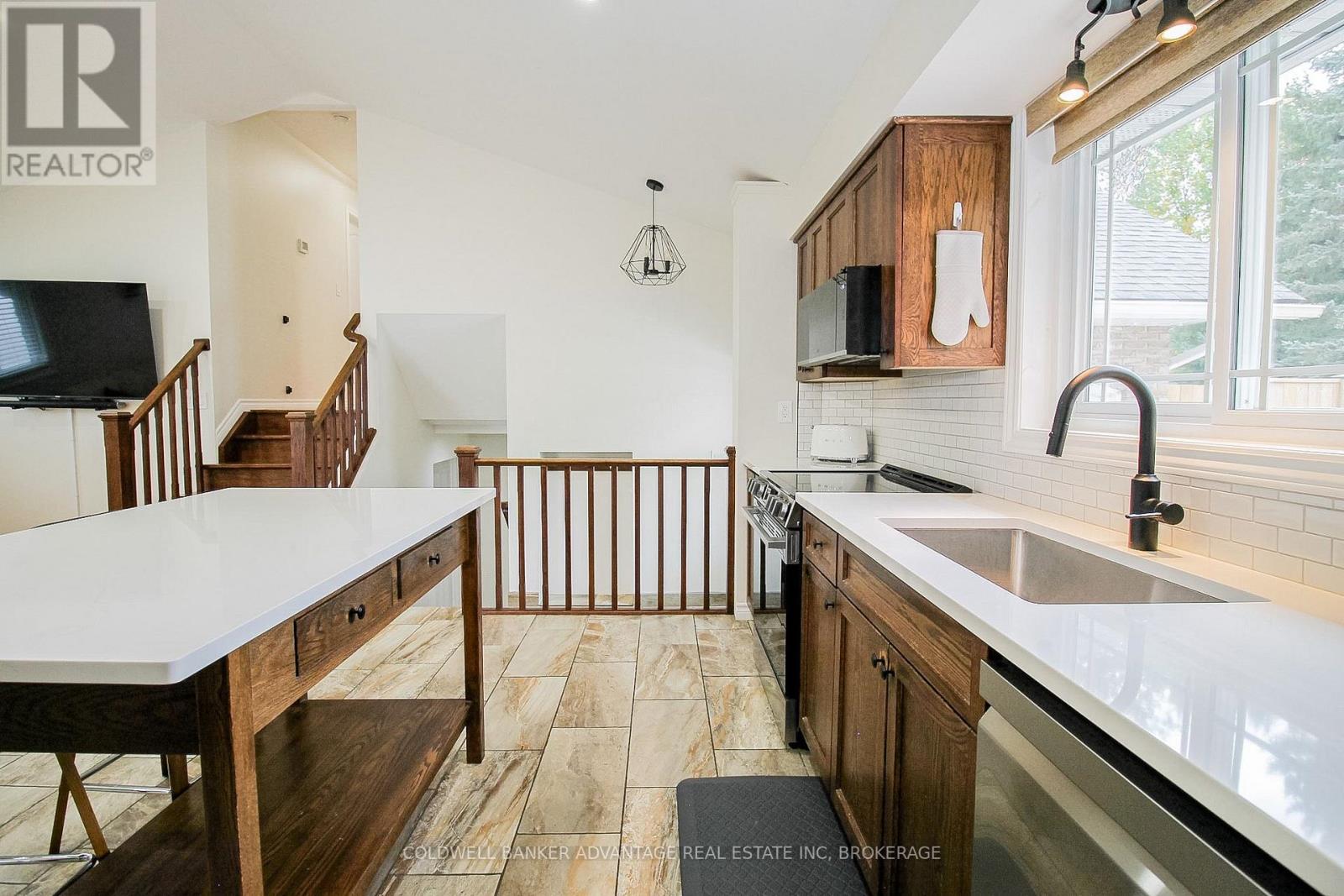 11 FALLINGBROOK DRIVE - 8