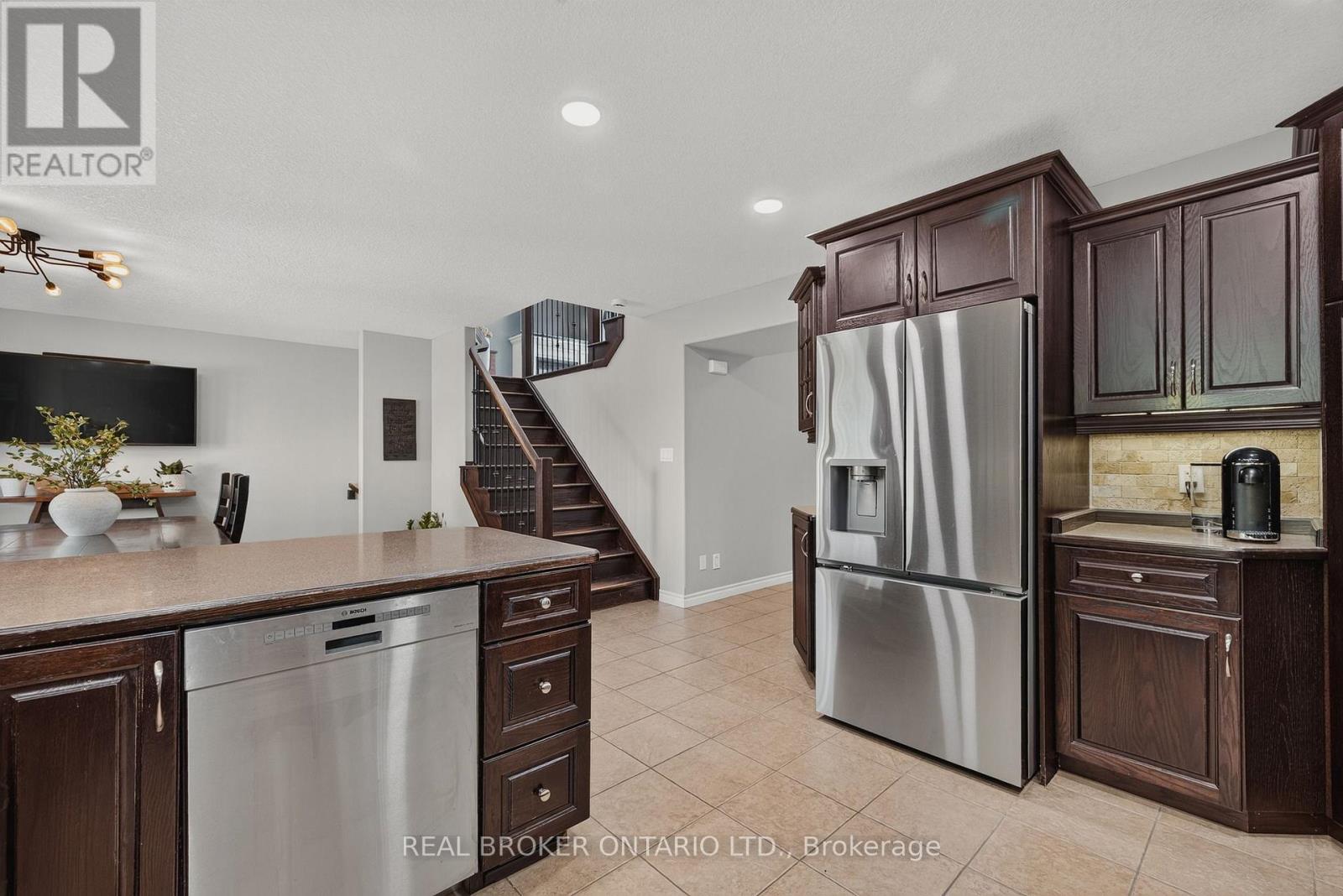38 Roberta Street — photo 10