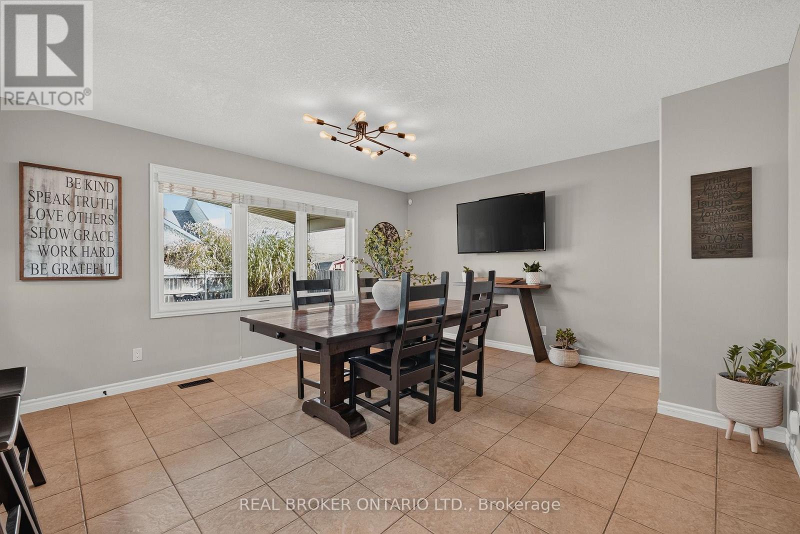 38 Roberta Street — photo 12