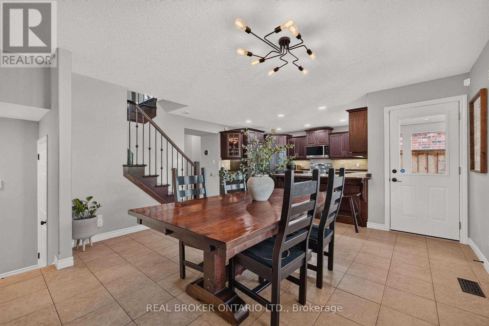 38 Roberta Street — photo 13