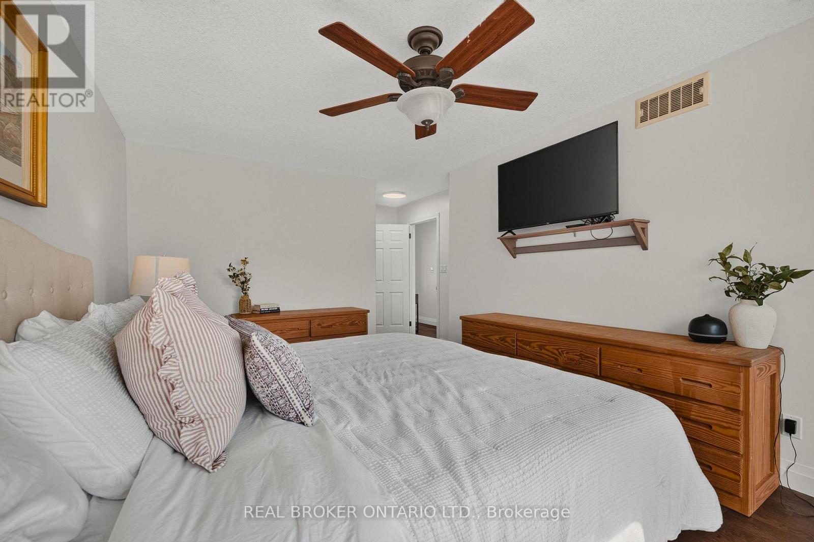 38 Roberta Street — photo 27