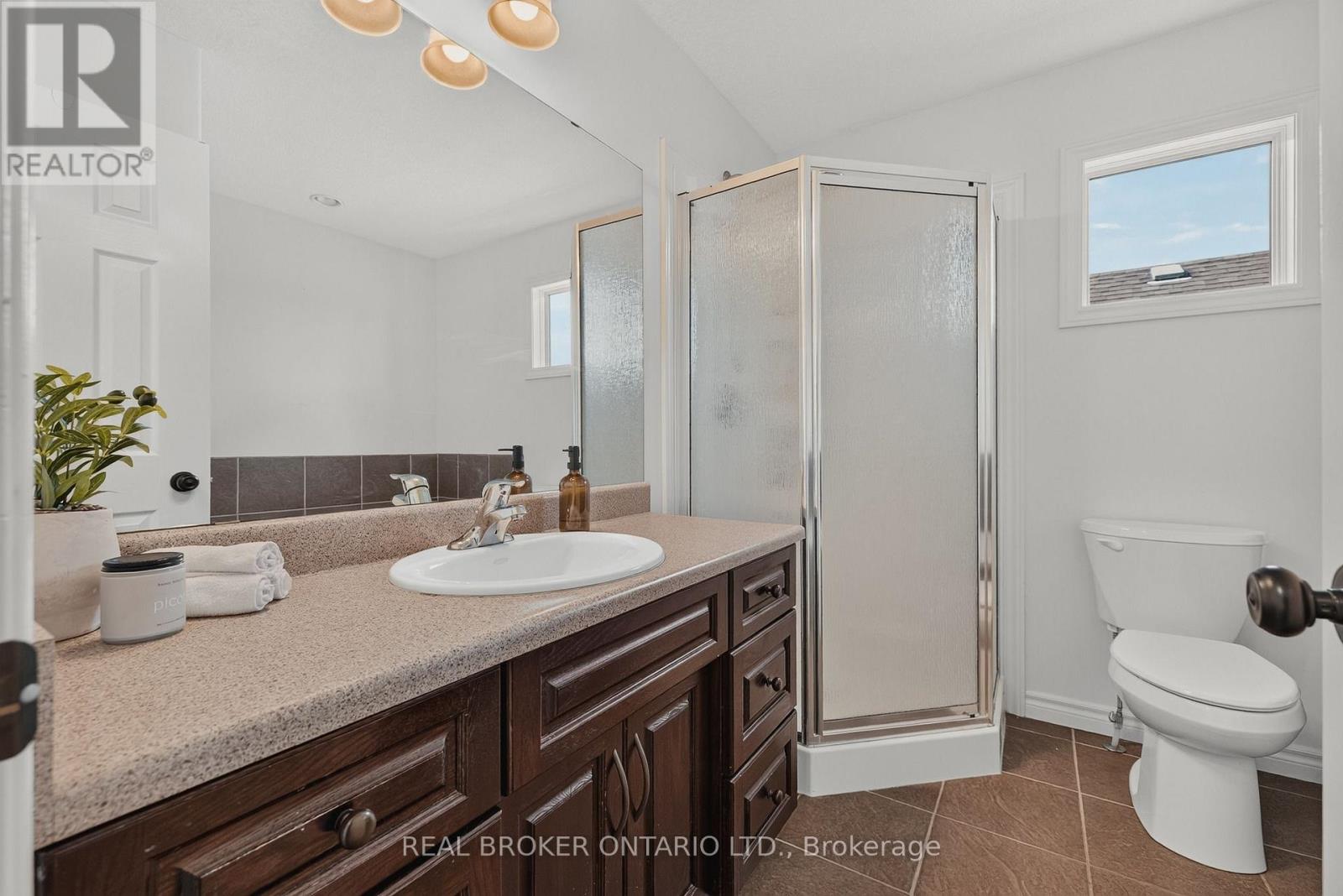 38 Roberta Street — photo 28