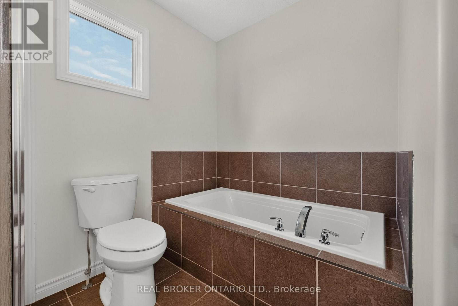38 Roberta Street — photo 29