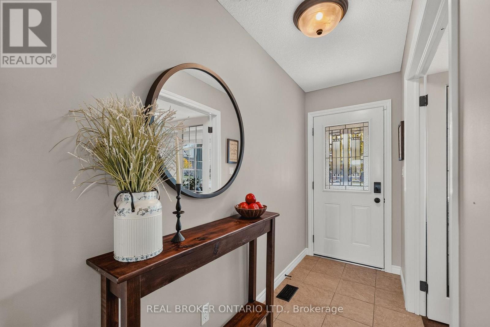 38 ROBERTA STREET — photo 3