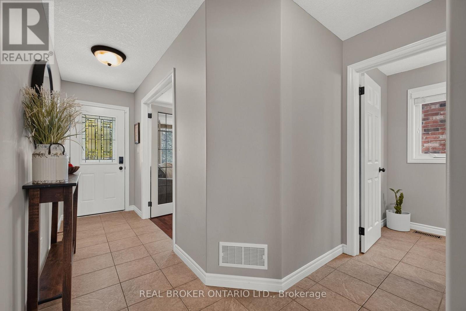 38 Roberta Street — photo 4
