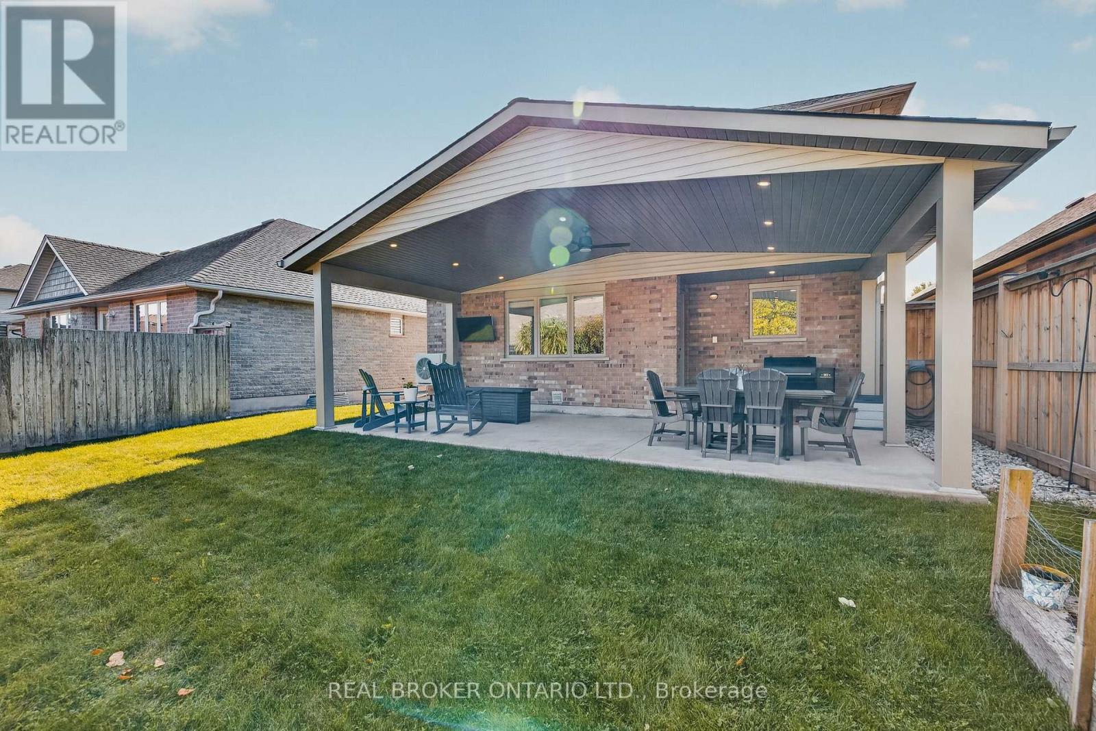 38 Roberta Street — photo 43