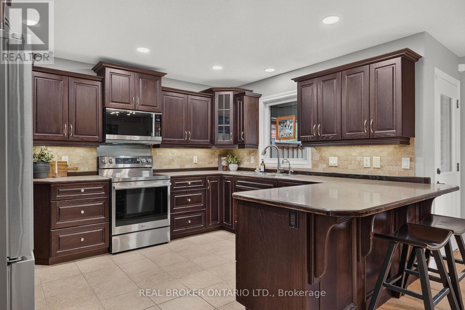 38 Roberta Street — photo 7