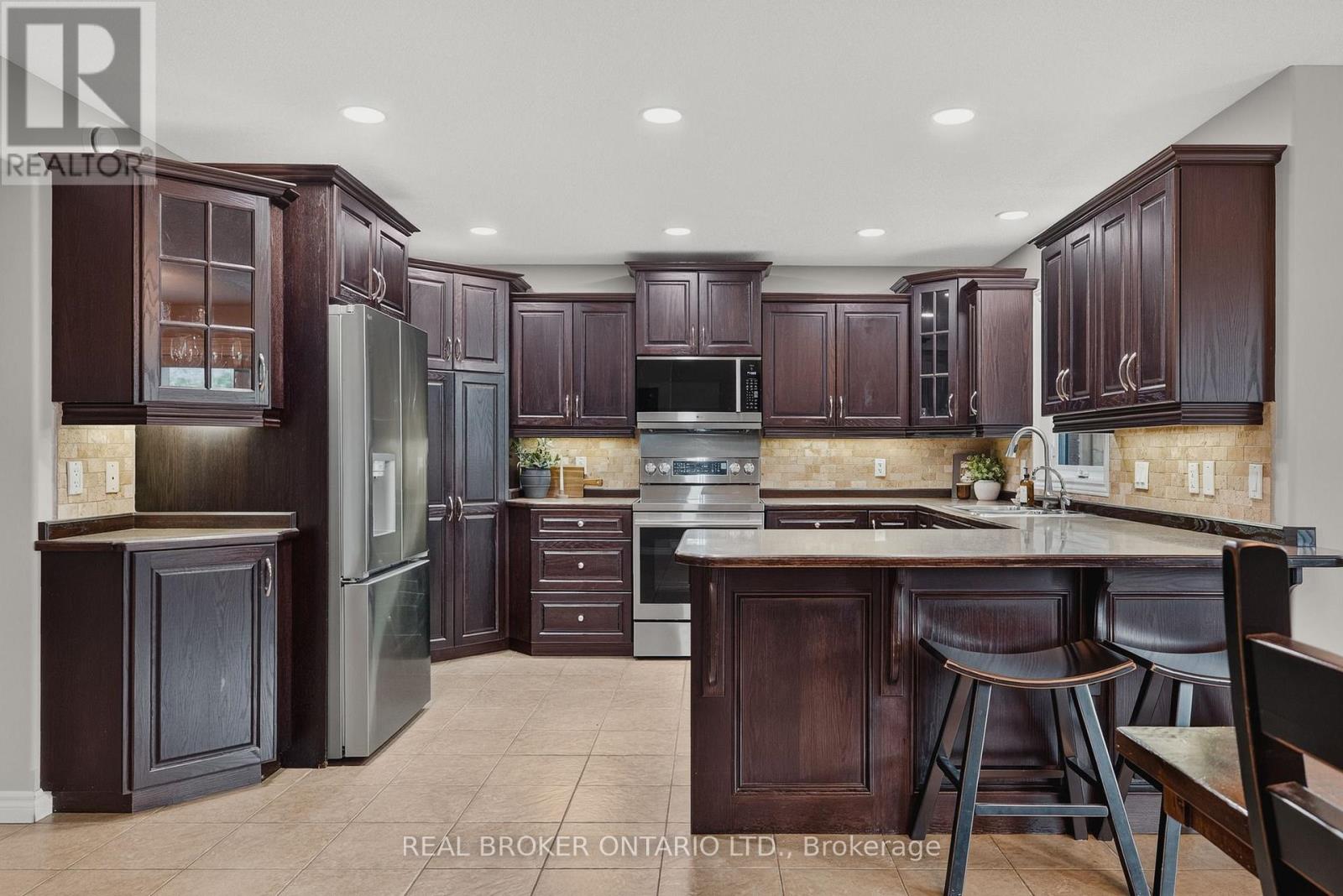 38 Roberta Street — photo 8