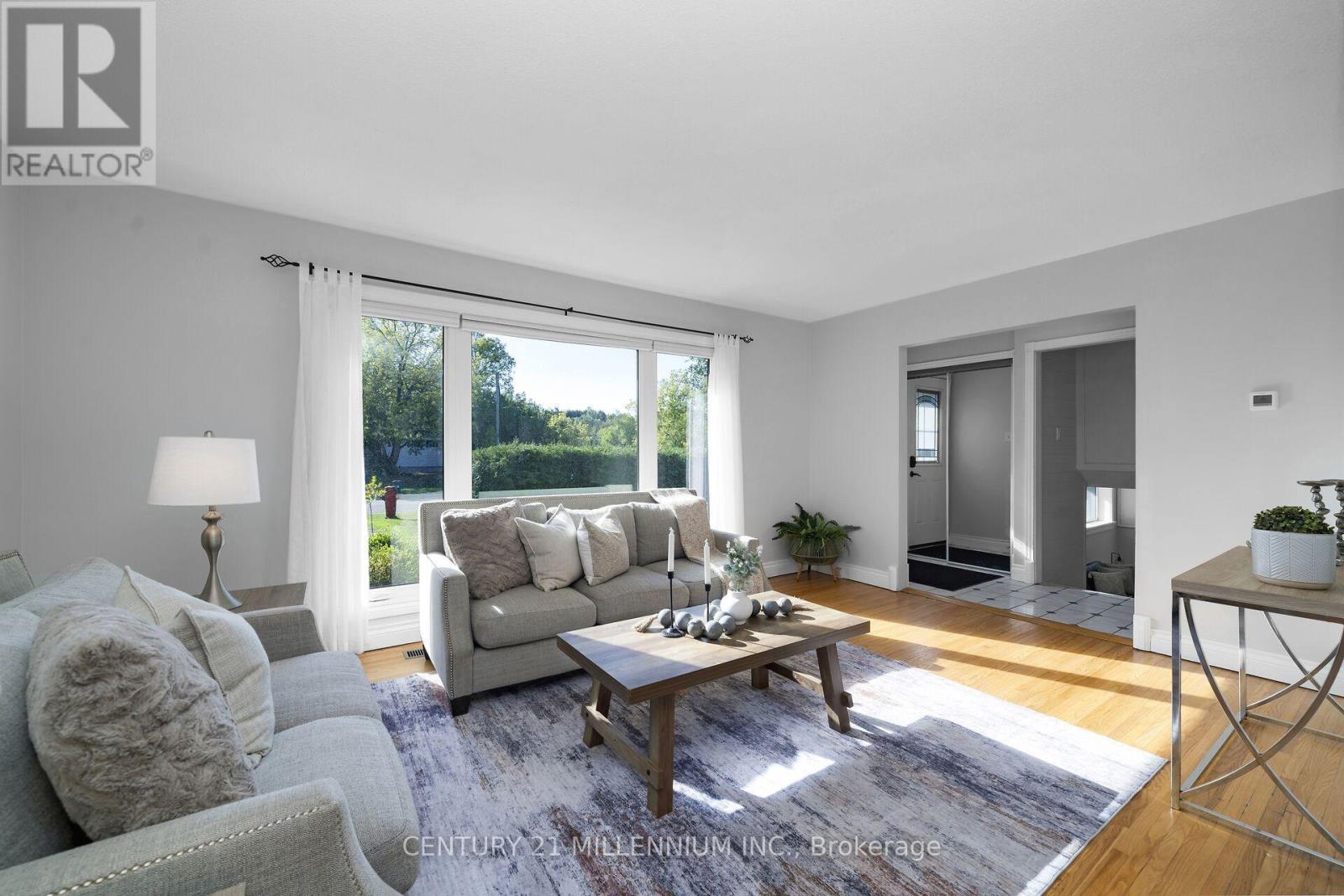 27 Dundas Street West — photo 11