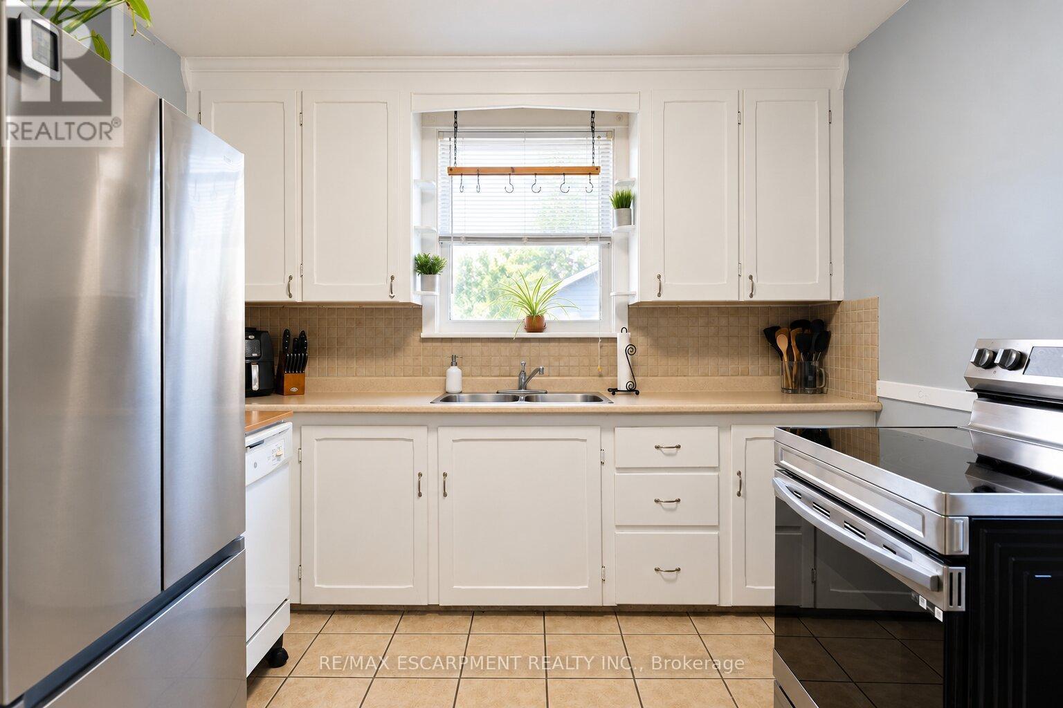 75 BARONS AVENUE - 15