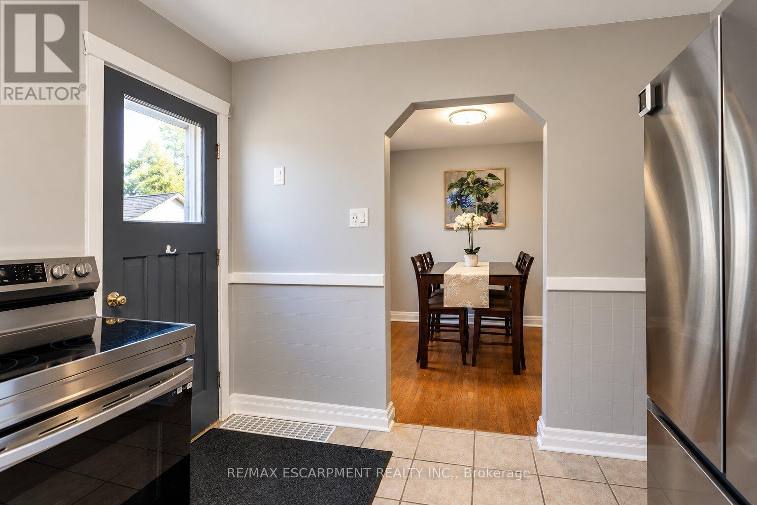 75 BARONS AVENUE - 16