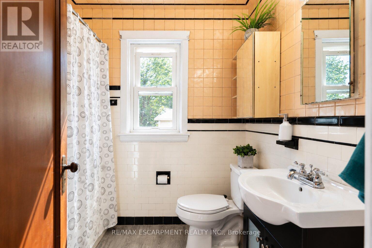75 BARONS AVENUE - 21