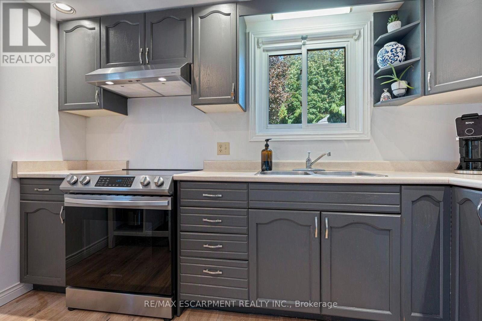 29 Leslie Avenue — photo 11