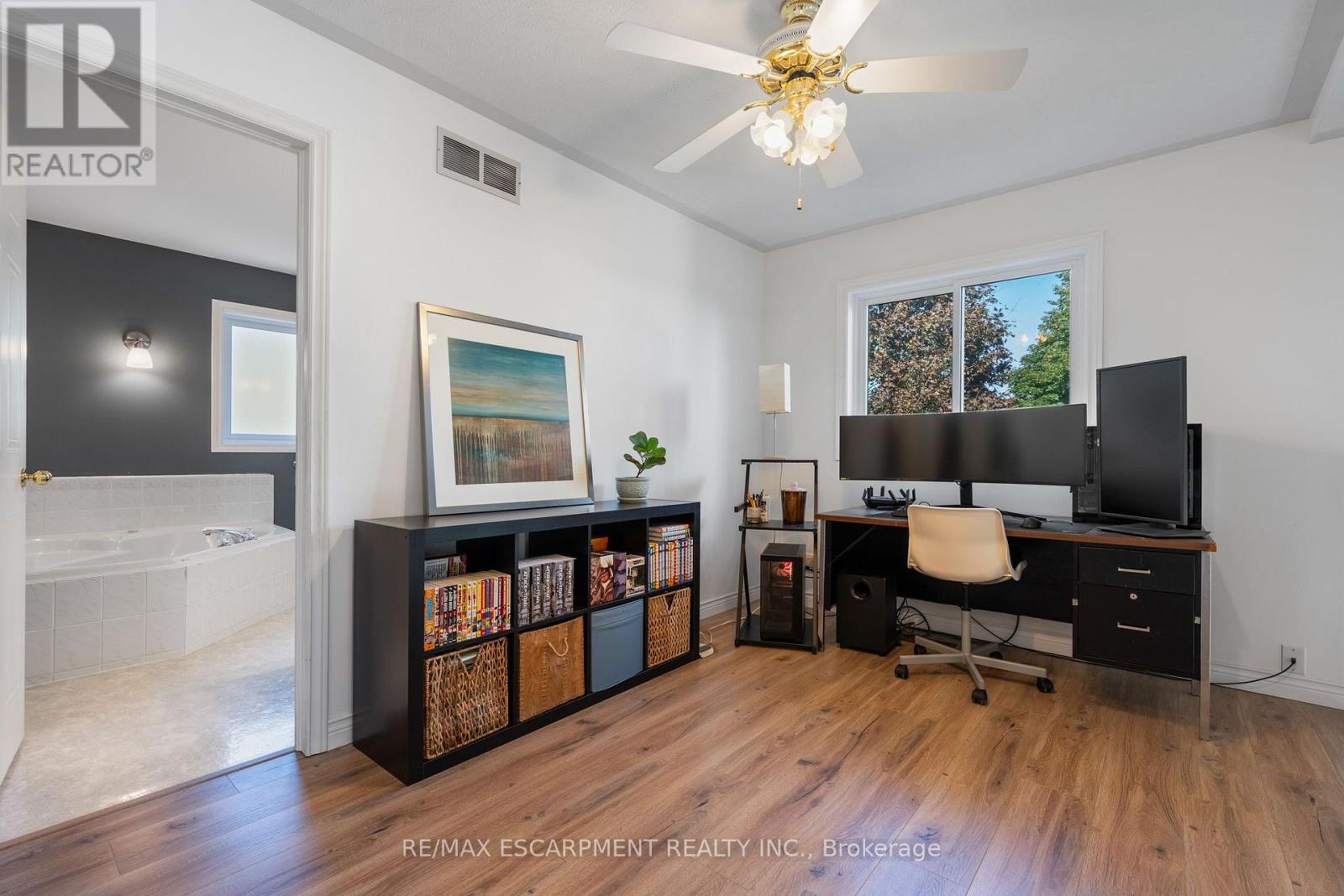 29 Leslie Avenue — photo 17