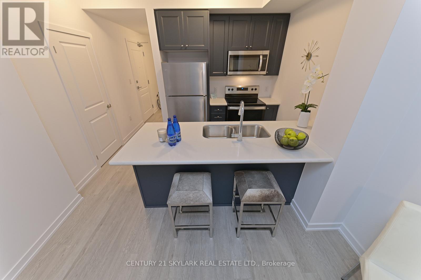 460 Dundas Street East — photo 14