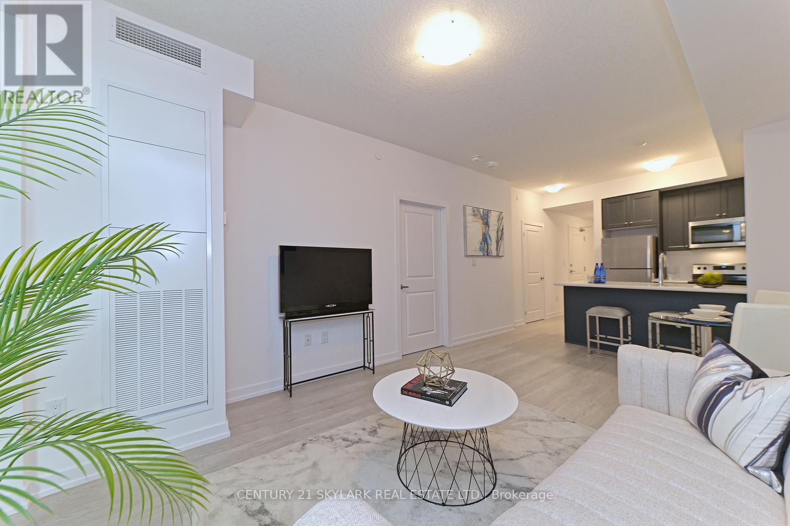 460 Dundas Street East — photo 19