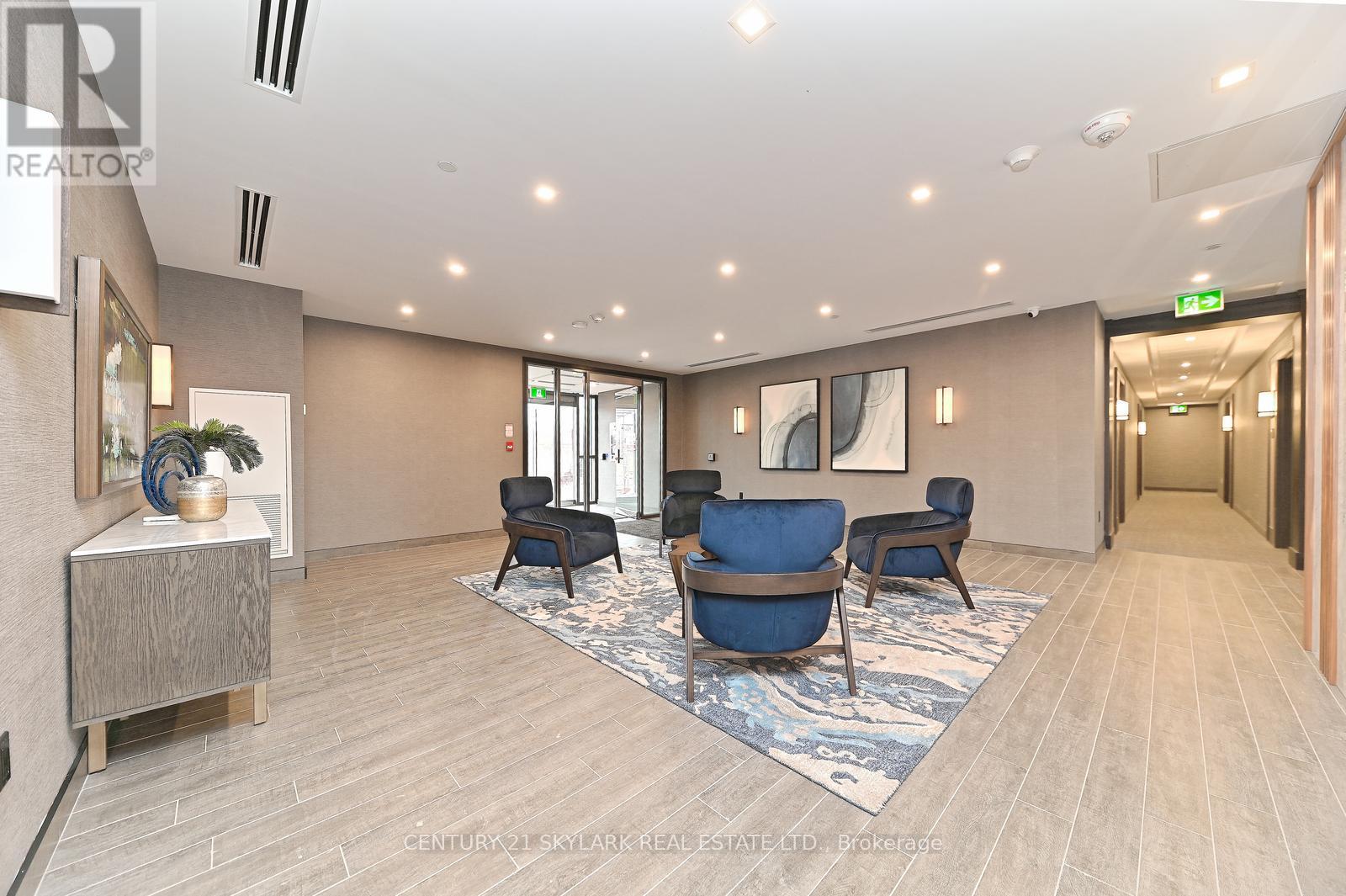 460 Dundas Street East — photo 4