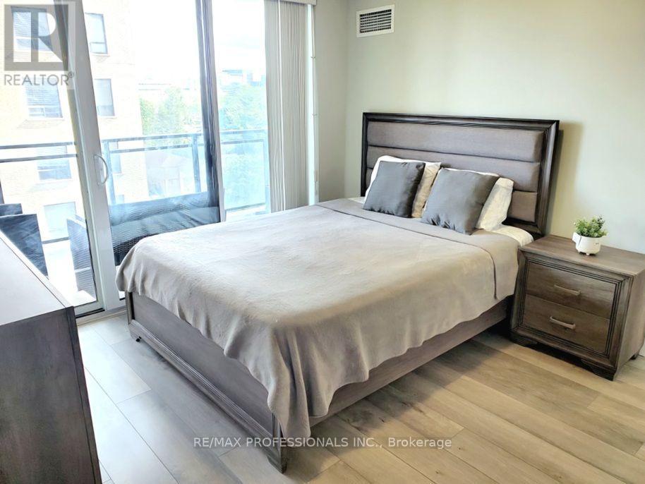 318 Spruce Street — photo 16
